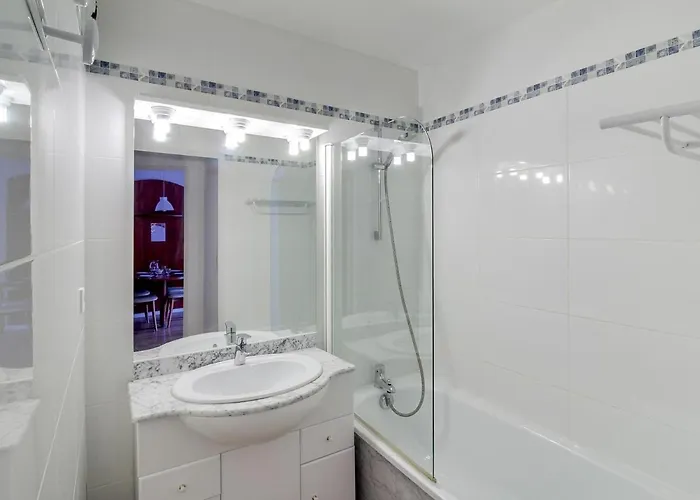 T2 4 Pers Avec Terrasse, Piscine Couverte, Salle De Fitness Et Parking Couvert - Fr-1-404-249